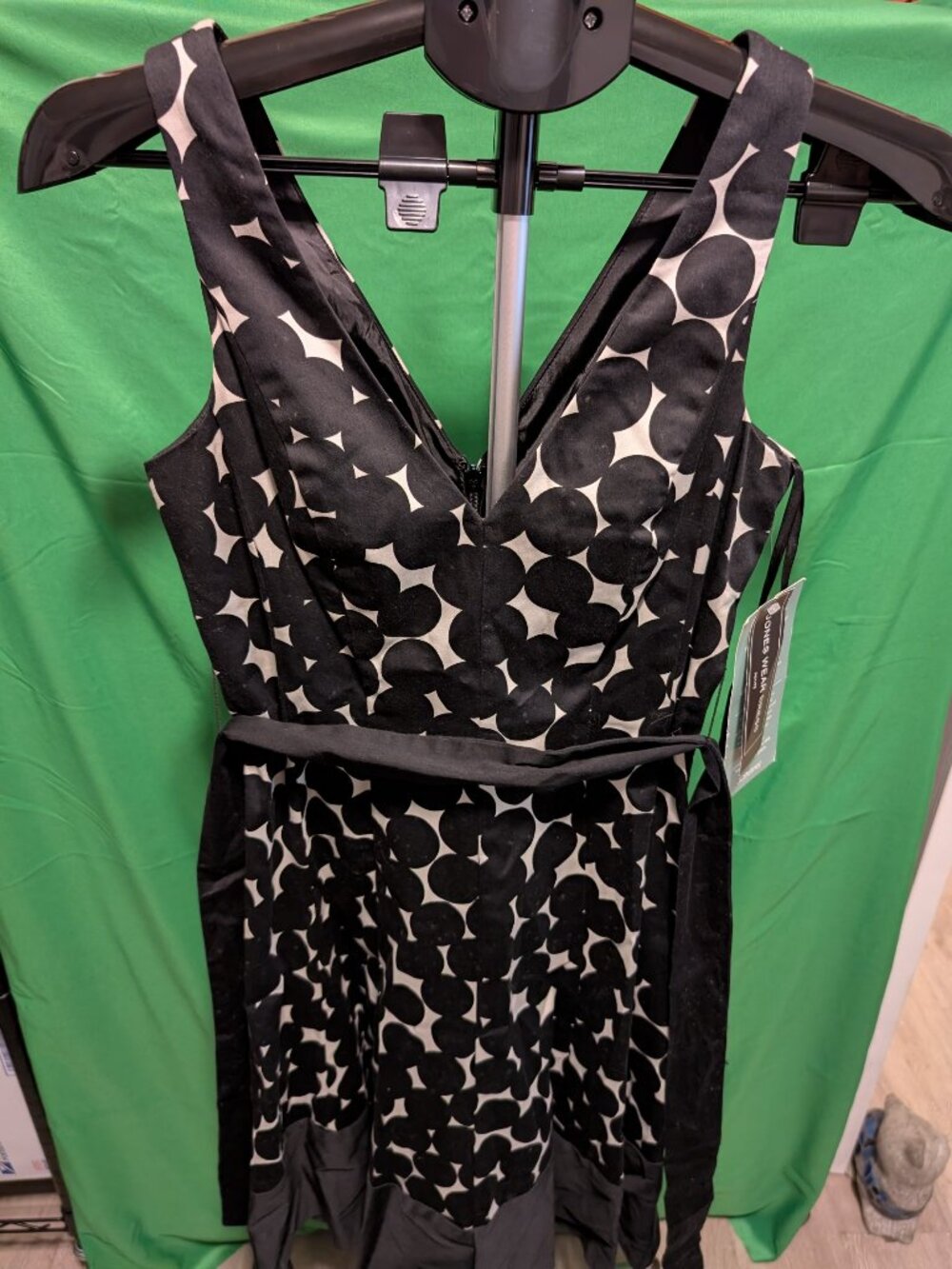 Jones Wear Size 6P Black & White Polka Dot Fit & Flare Dress